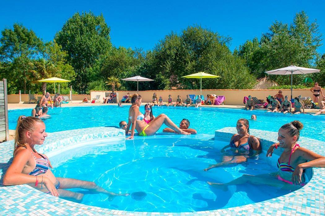 Camping Tranche Sur Mer Apartment Angles  Bagian luar foto