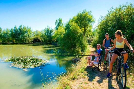 Camping Tranche Sur Mer Apartment Angles  Bagian luar foto